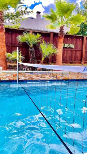 Adjustable Pool Volleyball System