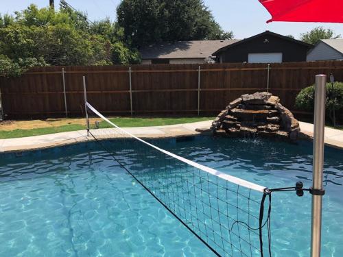 Adjustable Pool Volleyball System