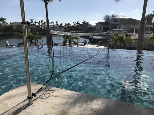 Adjustable Pool Volleyball